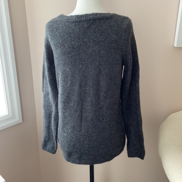 𝅺TOMMY Hilfiger Sweater - Picture 2 of 4